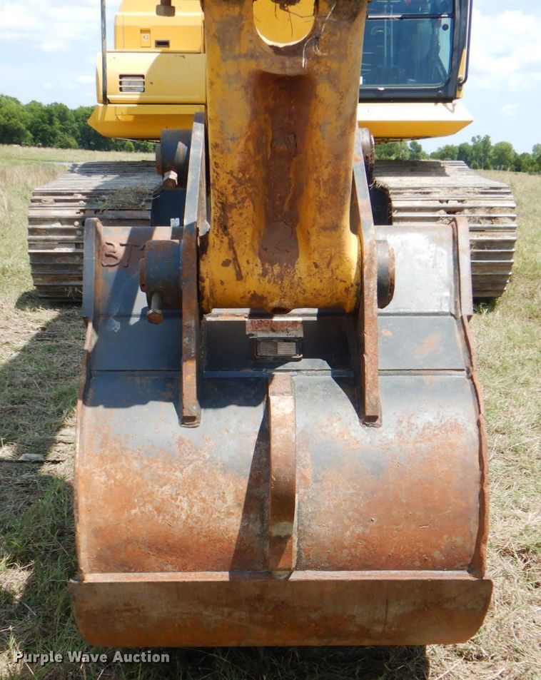 image for item HT9340 2018 Komatsu PC210LC-11  excavator