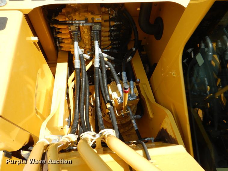 image for item HT9340 2018 Komatsu PC210LC-11  excavator