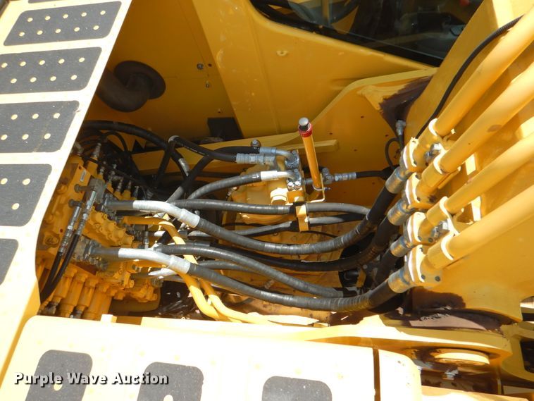 image for item HT9340 2018 Komatsu PC210LC-11  excavator