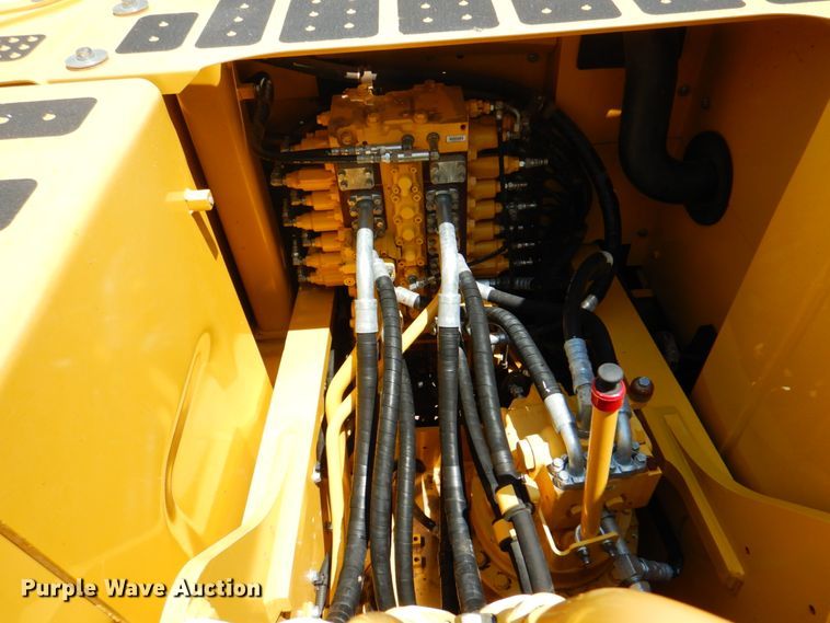 image for item HT9340 2018 Komatsu PC210LC-11  excavator