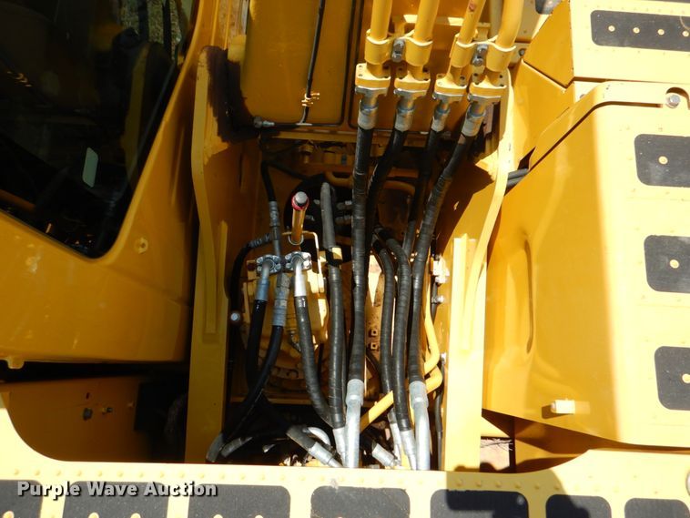 image for item HT9340 2018 Komatsu PC210LC-11  excavator