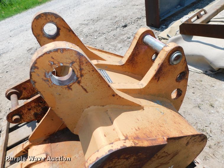 image for item HX9405 Woods 24 CS 580  24"W backhoe bucket