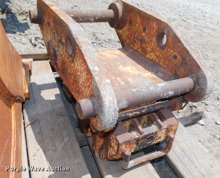 image for item HX9405 Woods 24 CS 580  24"W backhoe bucket