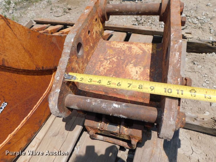 image for item HX9405 Woods 24 CS 580  24"W backhoe bucket