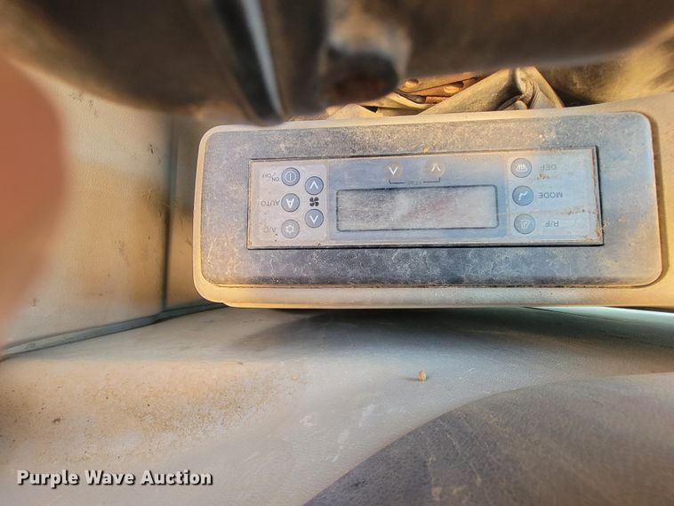 image for item IF9936 2003 Case CX210  excavator