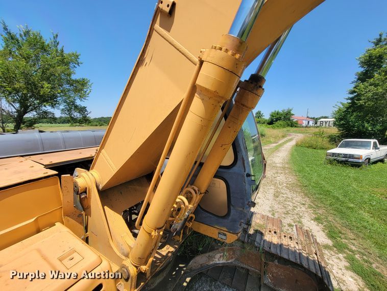 image for item IF9936 2003 Case CX210  excavator