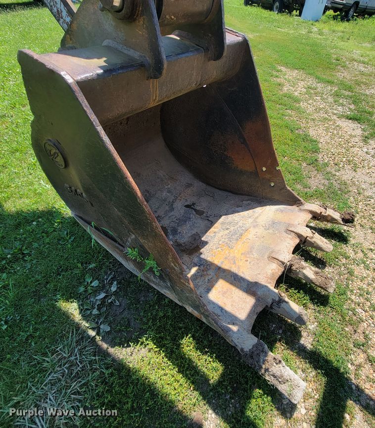 image for item IF9936 2003 Case CX210  excavator