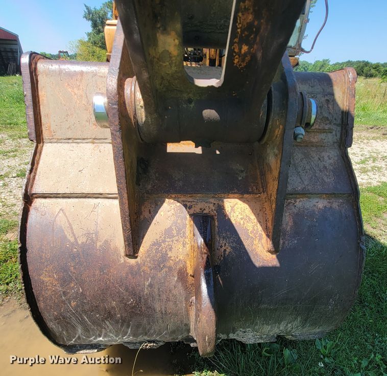 image for item IF9936 2003 Case CX210  excavator