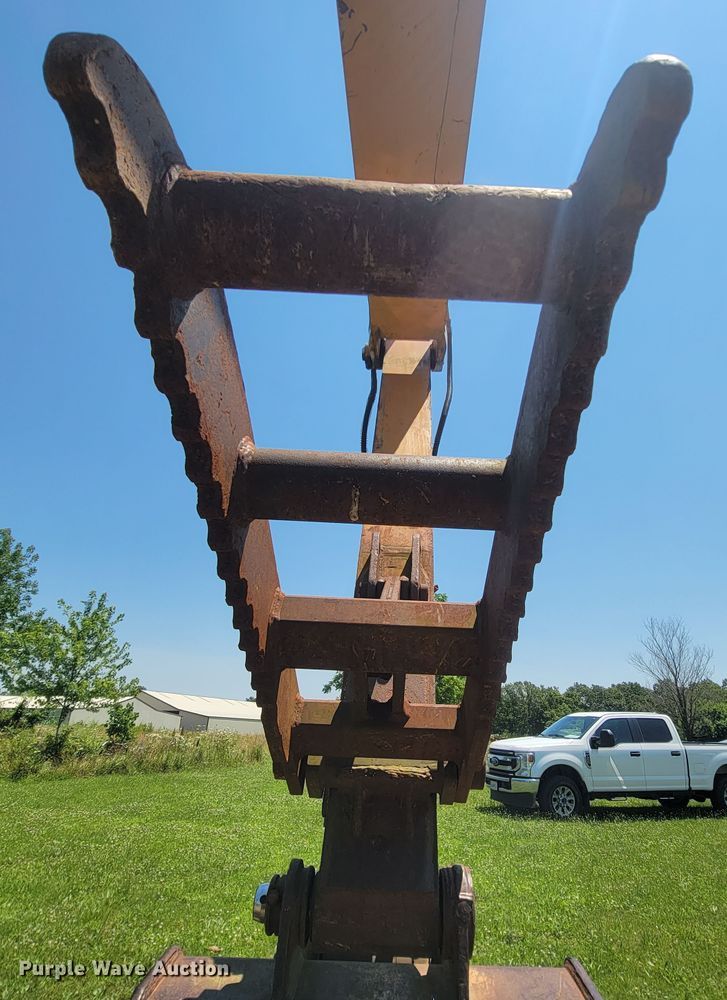 image for item IF9936 2003 Case CX210  excavator