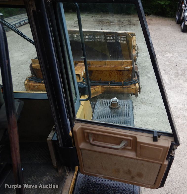 image for item II9583 1993 Caterpillar Challenger 75  tractor