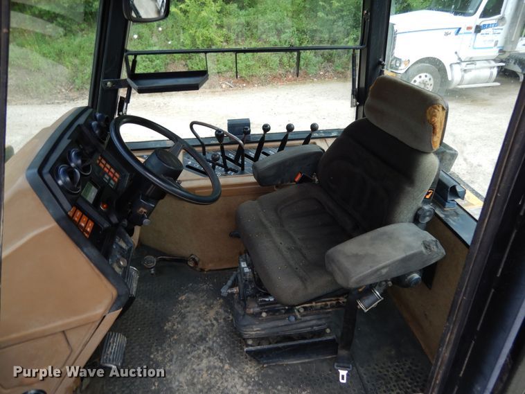 image for item II9583 1993 Caterpillar Challenger 75  tractor