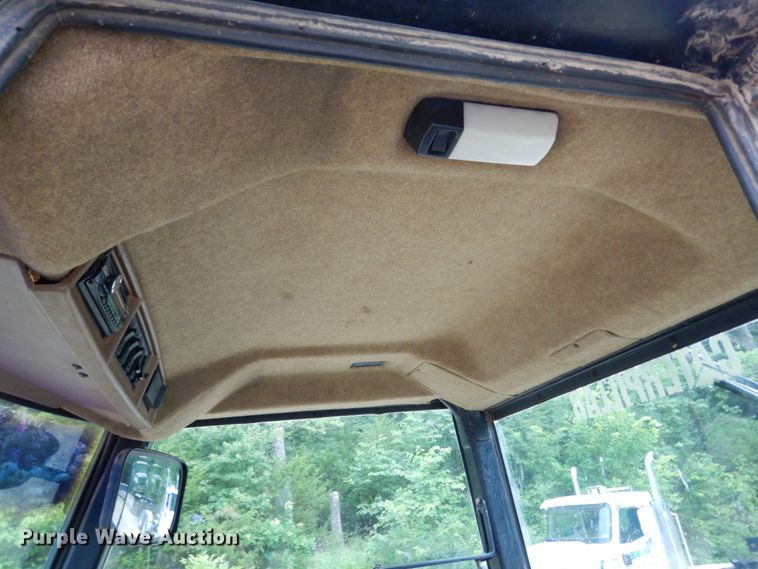 image for item II9583 1993 Caterpillar Challenger 75  tractor