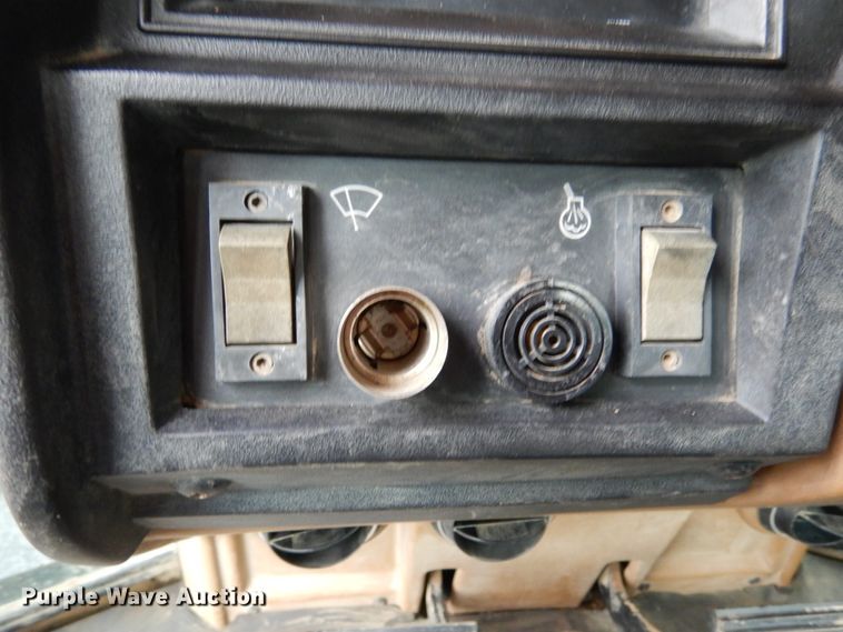 image for item II9583 1993 Caterpillar Challenger 75  tractor