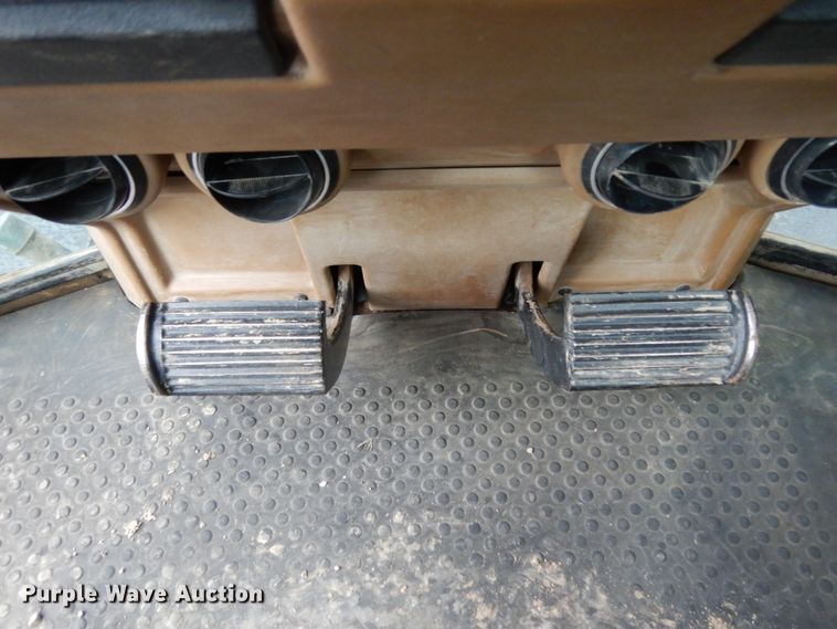 image for item II9583 1993 Caterpillar Challenger 75  tractor