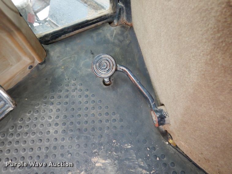 image for item II9583 1993 Caterpillar Challenger 75  tractor