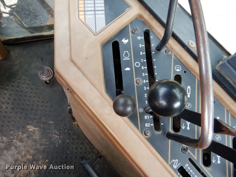 image for item II9583 1993 Caterpillar Challenger 75  tractor