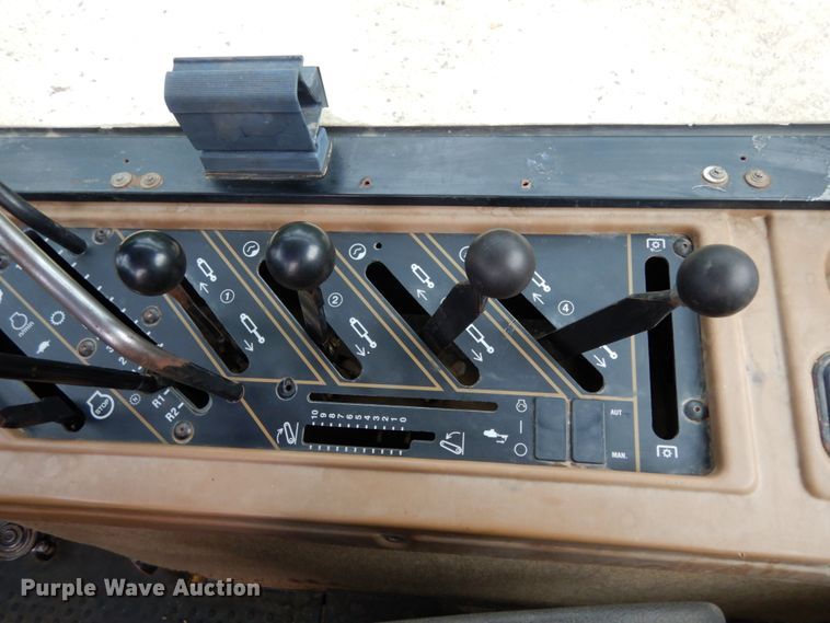 image for item II9583 1993 Caterpillar Challenger 75  tractor