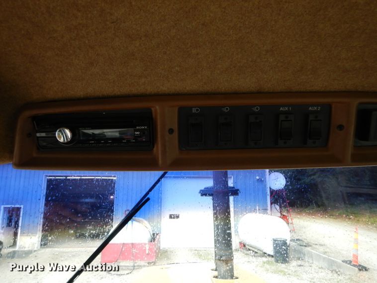 image for item II9583 1993 Caterpillar Challenger 75  tractor