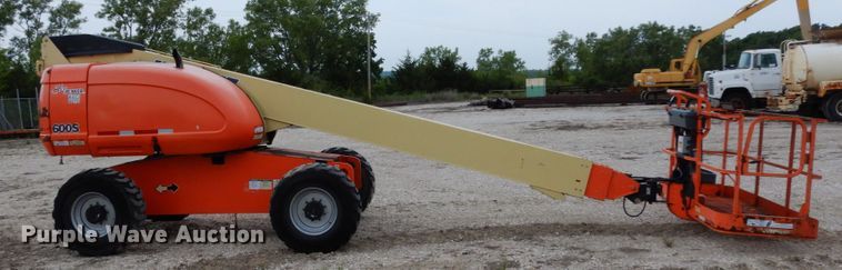 image for item II9599 2008 JLG 600S  boom lift