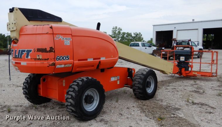 image for item II9599 2008 JLG 600S  boom lift