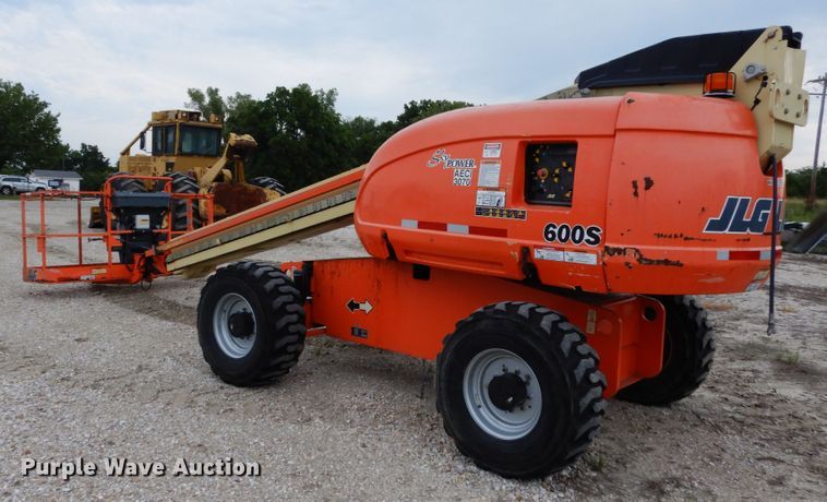 image for item II9599 2008 JLG 600S  boom lift