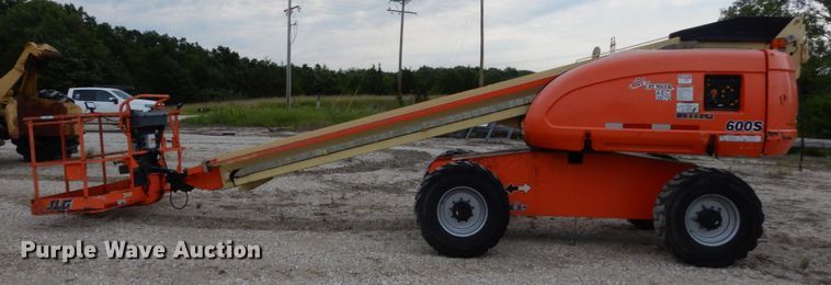 image for item II9599 2008 JLG 600S  boom lift