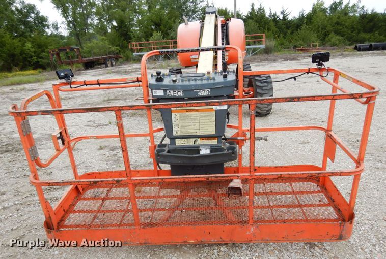 image for item II9599 2008 JLG 600S  boom lift