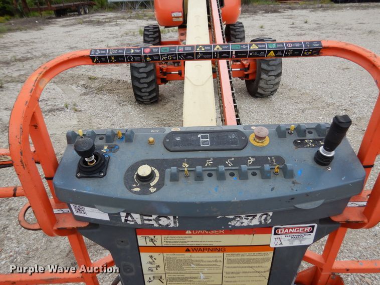 image for item II9599 2008 JLG 600S  boom lift