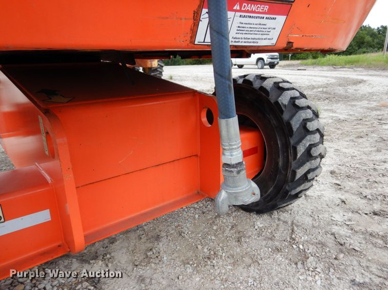 image for item II9599 2008 JLG 600S  boom lift