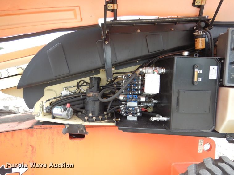 image for item II9599 2008 JLG 600S  boom lift