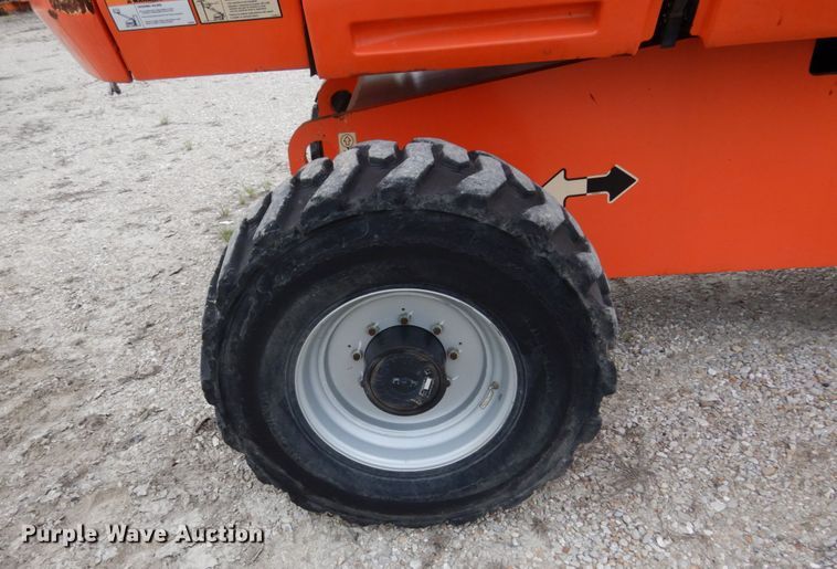 image for item II9599 2008 JLG 600S  boom lift