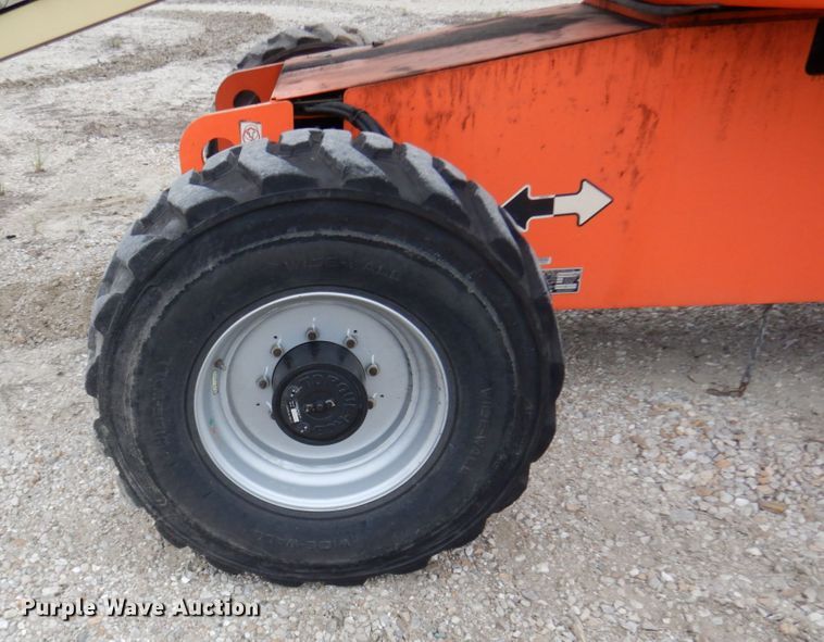 image for item II9599 2008 JLG 600S  boom lift