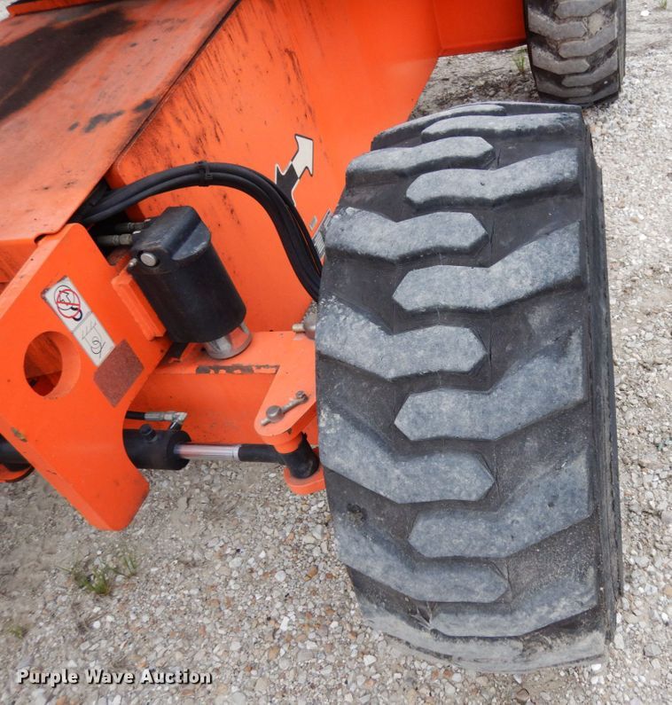 image for item II9599 2008 JLG 600S  boom lift