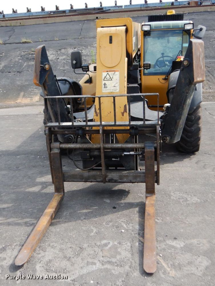 image for item II9603 2009 Caterpillar TL943  telehandler