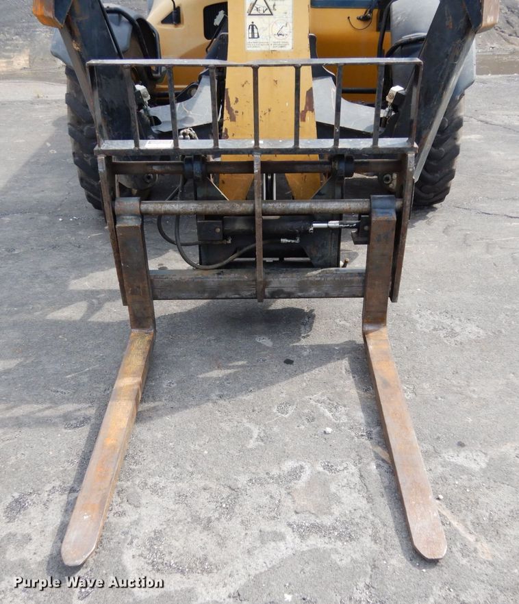 image for item II9603 2009 Caterpillar TL943  telehandler