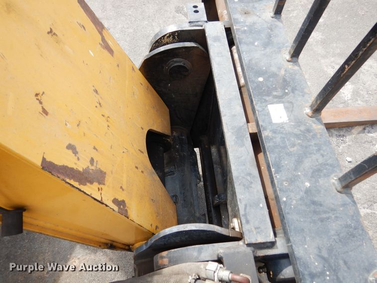 image for item II9603 2009 Caterpillar TL943  telehandler