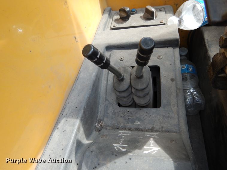 image for item II9603 2009 Caterpillar TL943  telehandler