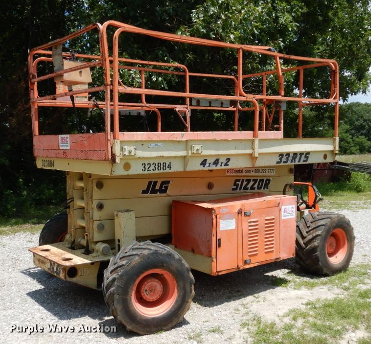 image for item II9608 2000 JLG 33RTS  scissor lift
