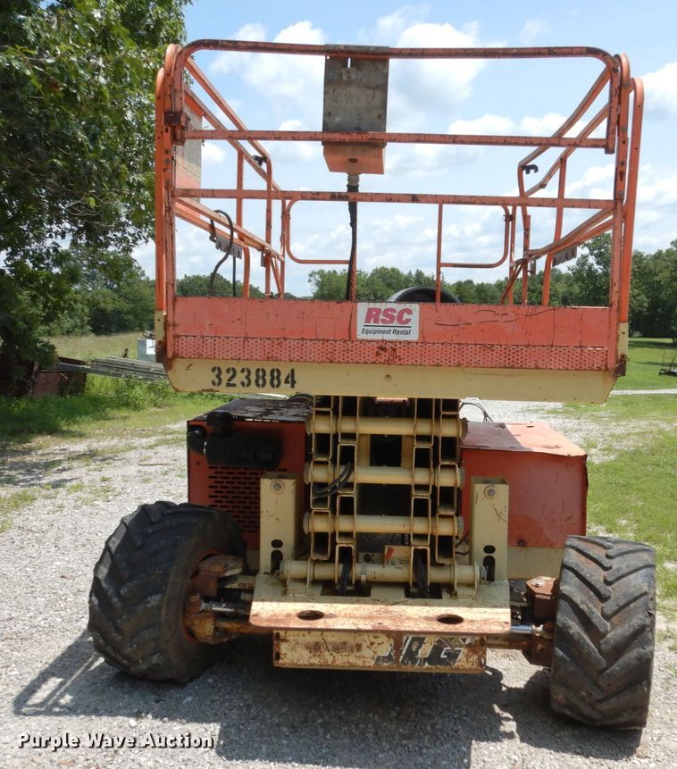 image for item II9608 2000 JLG 33RTS  scissor lift