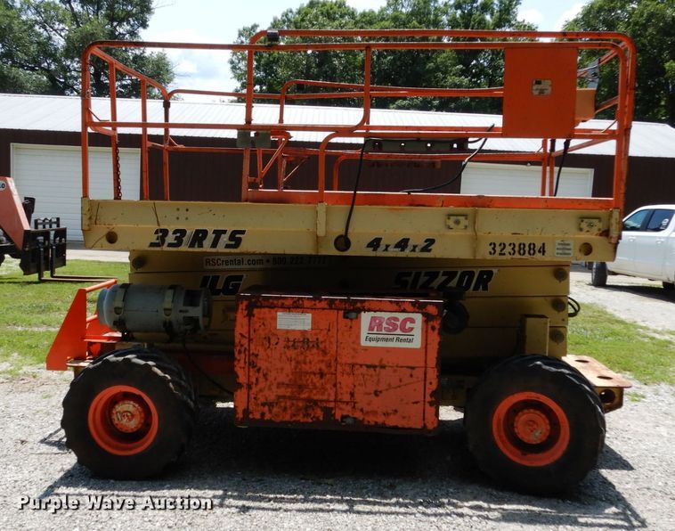 image for item II9608 2000 JLG 33RTS  scissor lift