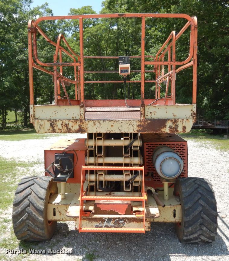 image for item II9608 2000 JLG 33RTS  scissor lift