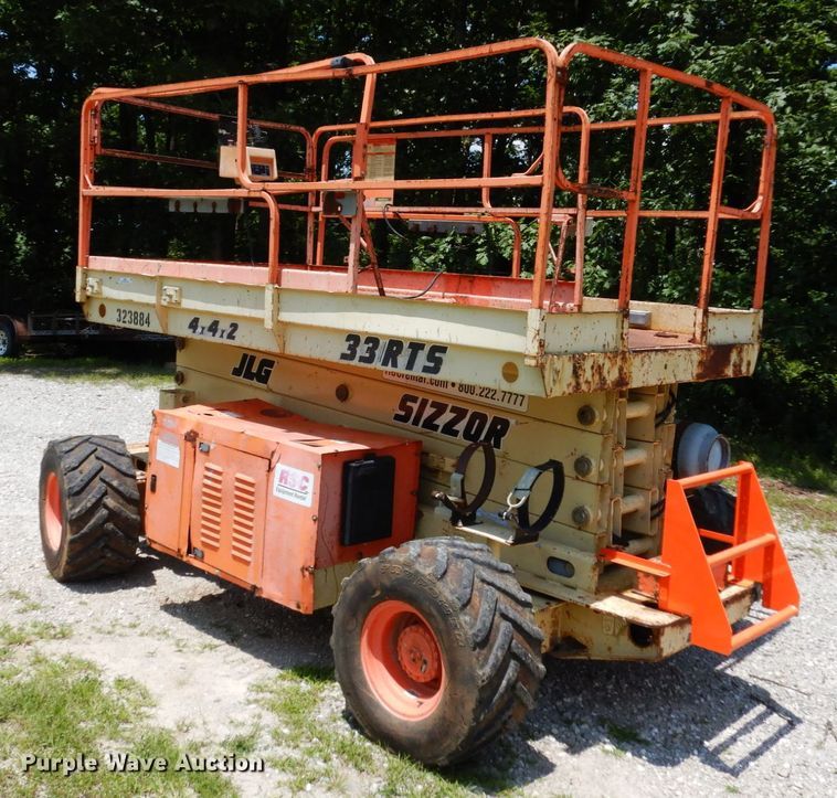 image for item II9608 2000 JLG 33RTS  scissor lift