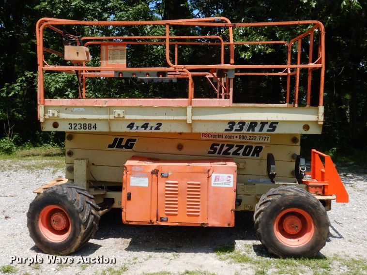 image for item II9608 2000 JLG 33RTS  scissor lift