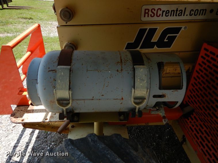 image for item II9608 2000 JLG 33RTS  scissor lift