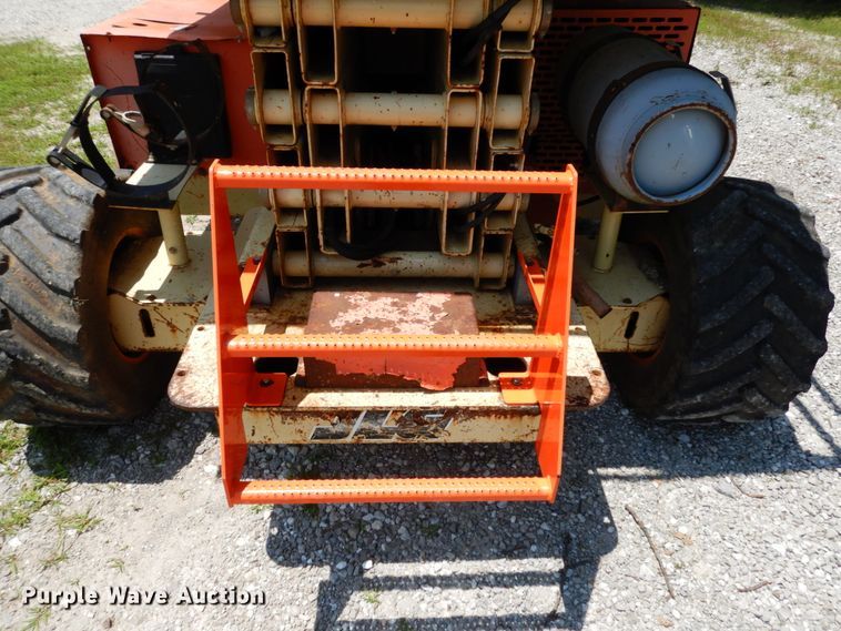 image for item II9608 2000 JLG 33RTS  scissor lift