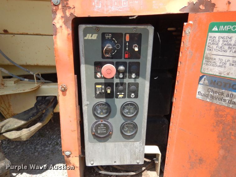 image for item II9608 2000 JLG 33RTS  scissor lift