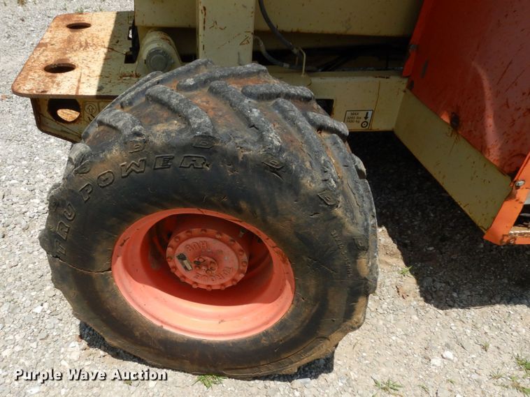 image for item II9608 2000 JLG 33RTS  scissor lift