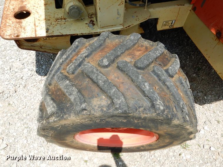 image for item II9608 2000 JLG 33RTS  scissor lift