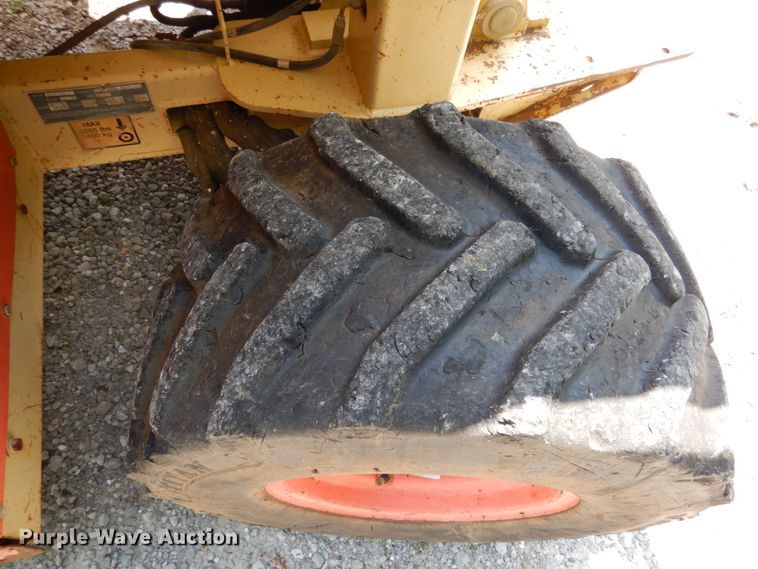 image for item II9608 2000 JLG 33RTS  scissor lift