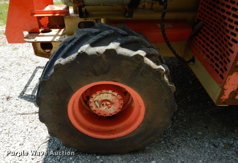 image for item II9608 2000 JLG 33RTS  scissor lift